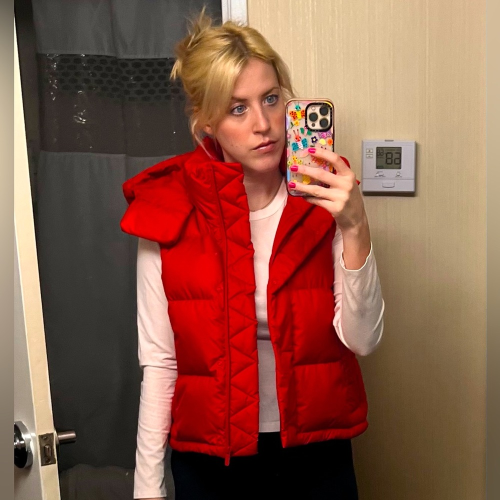 Lululemon Wunder Puff Cropped Vest in Grenadine Red- size 4